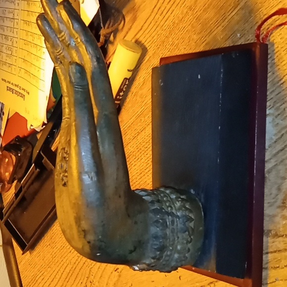 19th early 20th C. Thai brass Buddha hand w/ chakra flower. - Picture 15 of 16